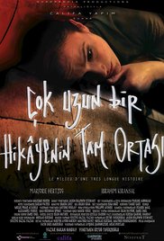 Çok Uzun Bir Hikayenin Tam Ortası afişi