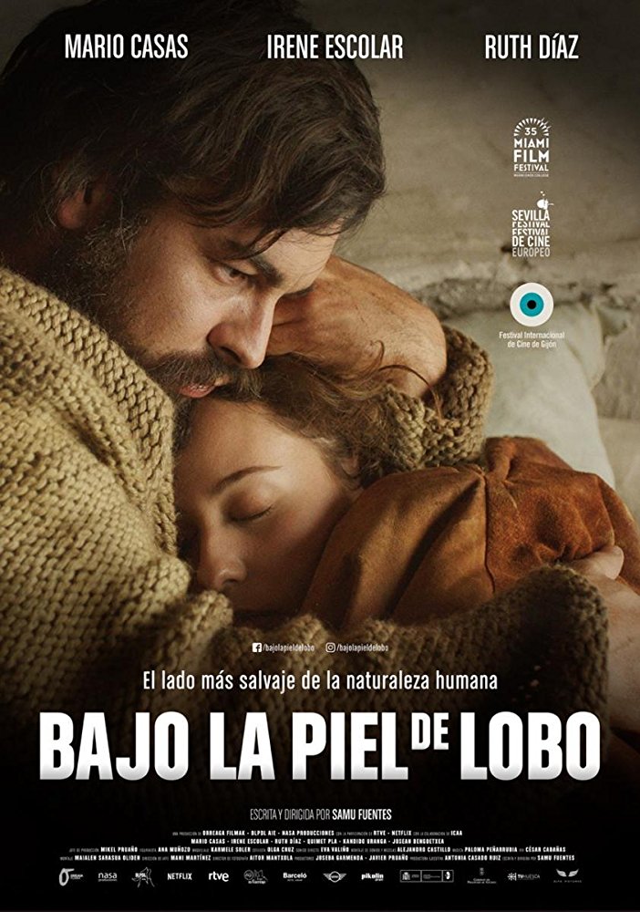 Bajo la piel de lobo afişi