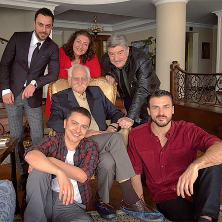 Aşk Yalanı Sever afişi