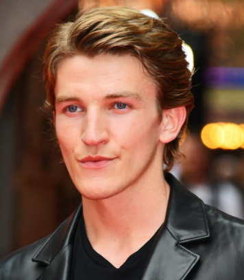 Ewan Mitchell