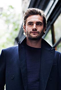Tom Bateman (2)