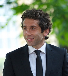 Elliot Levey