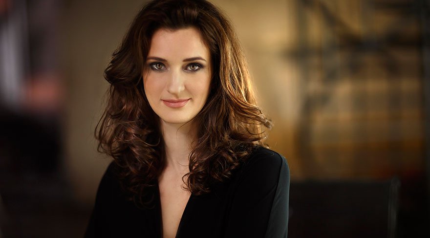 Anjelika Akbar